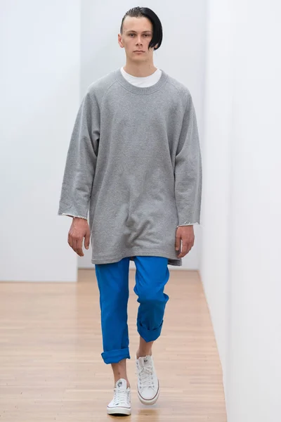 Look 10